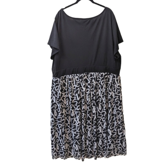 Torrid Love Script Scoop Neck Cap Sleeve Monochrome Skater Summer PlusDress (4) - Picture 3 of 7